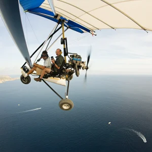 vacancesguadeloupe__pilot-and-photographer-on-ultralight-aircraft-2026-01-05-23-00-18-utc