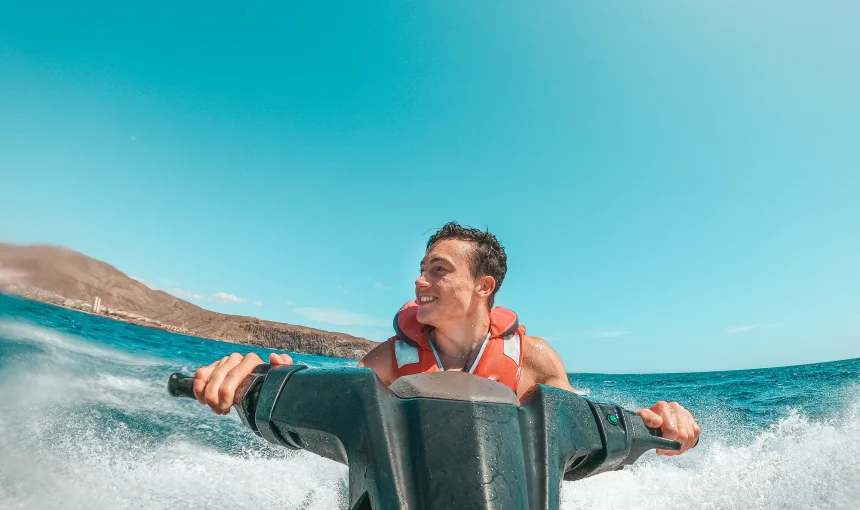 Activités Nautiques : Entre Adrénaline et Découverte