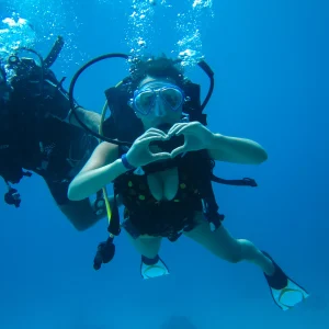 vacancesguadeloupe__underwater-shoot-of-a-young-female-diving-with-scu-2026-01-11-08-51-02-utc